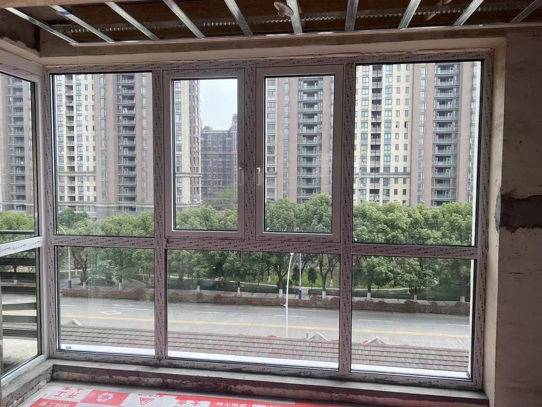 施工現(xiàn)場實(shí)拍 門窗人的日常——瀏河斷橋護(hù)欄安裝紀(jì)實(shí)